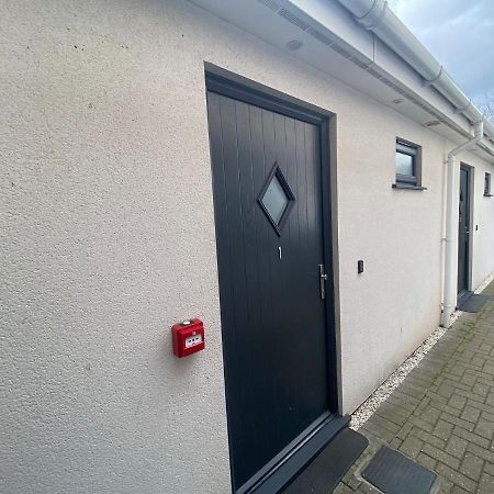Deepcut Lodge Bed & Breakfast Self Service Camberley Exterior photo