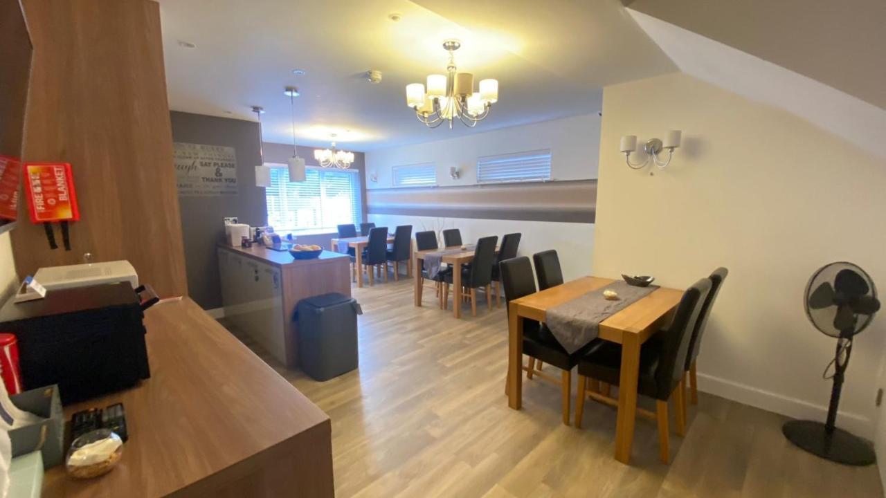 Deepcut Lodge Bed & Breakfast Self Service Camberley Exterior photo