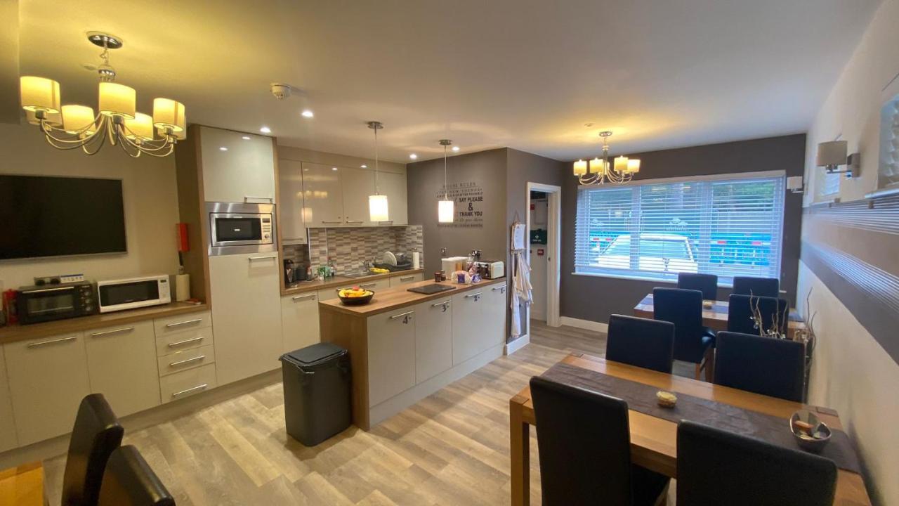 Deepcut Lodge Bed & Breakfast Self Service Camberley Exterior photo