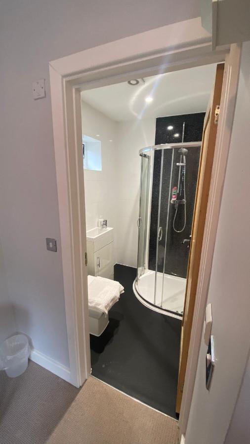 Deepcut Lodge Bed & Breakfast Self Service Camberley Exterior photo