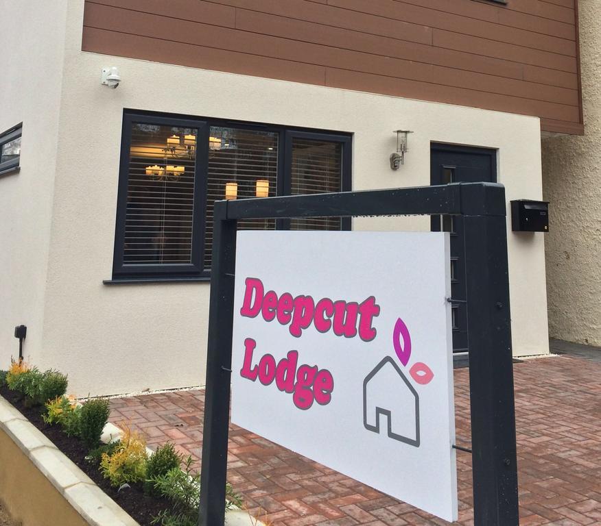 Deepcut Lodge Bed & Breakfast Self Service Camberley Exterior photo